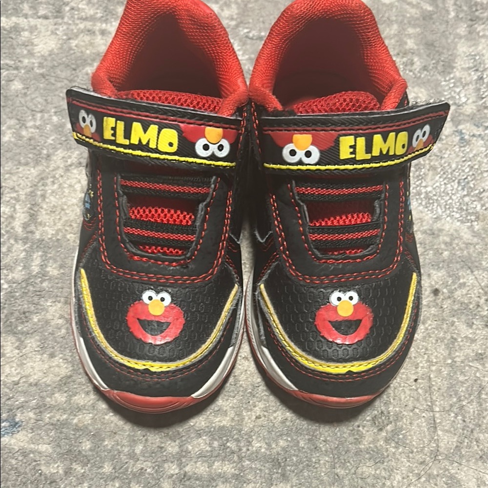 Light up toddler Elmo Sneakers size 6